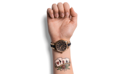 Plaktattoo in kleur en zwarte druk met witte achtergrond