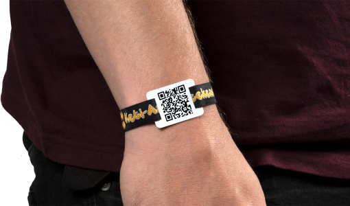 Gewebtes Stoffarmband mit NFC-Tag mit QR-Code